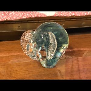 Beautiful green glass elephant paperweight